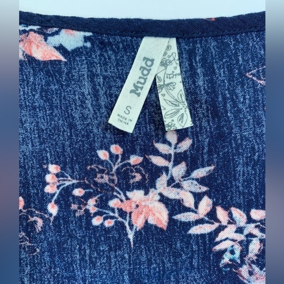 Juniors MUDD Navy Floral Cold Shoulder Romper size Small - Picture 7 of 8